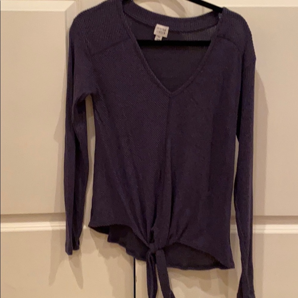 Peyton Jensen Vneck lightweight top tie in front